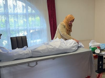 Waterford washing and shrouding train the trainer - Gallery image